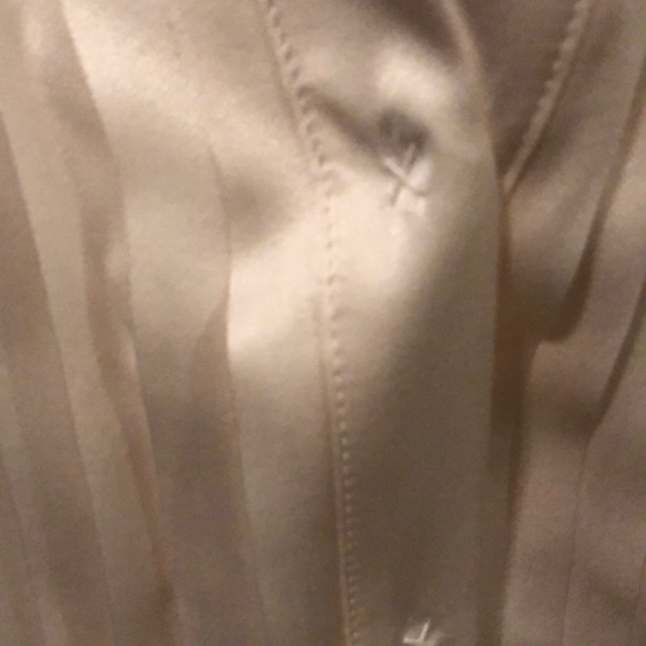 Off white blouse. - Picture 3 of 5